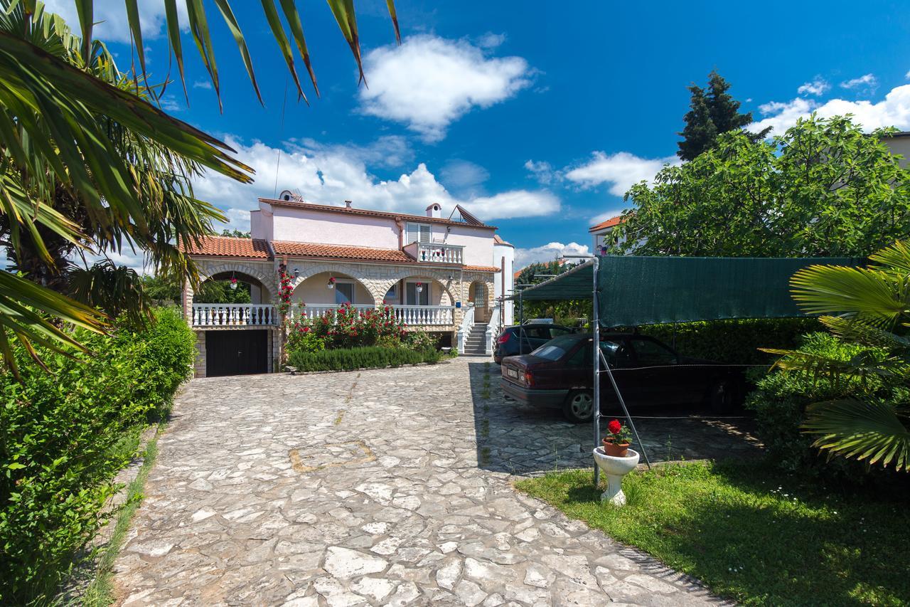 Apartments Pavic Malinska Exterior foto
