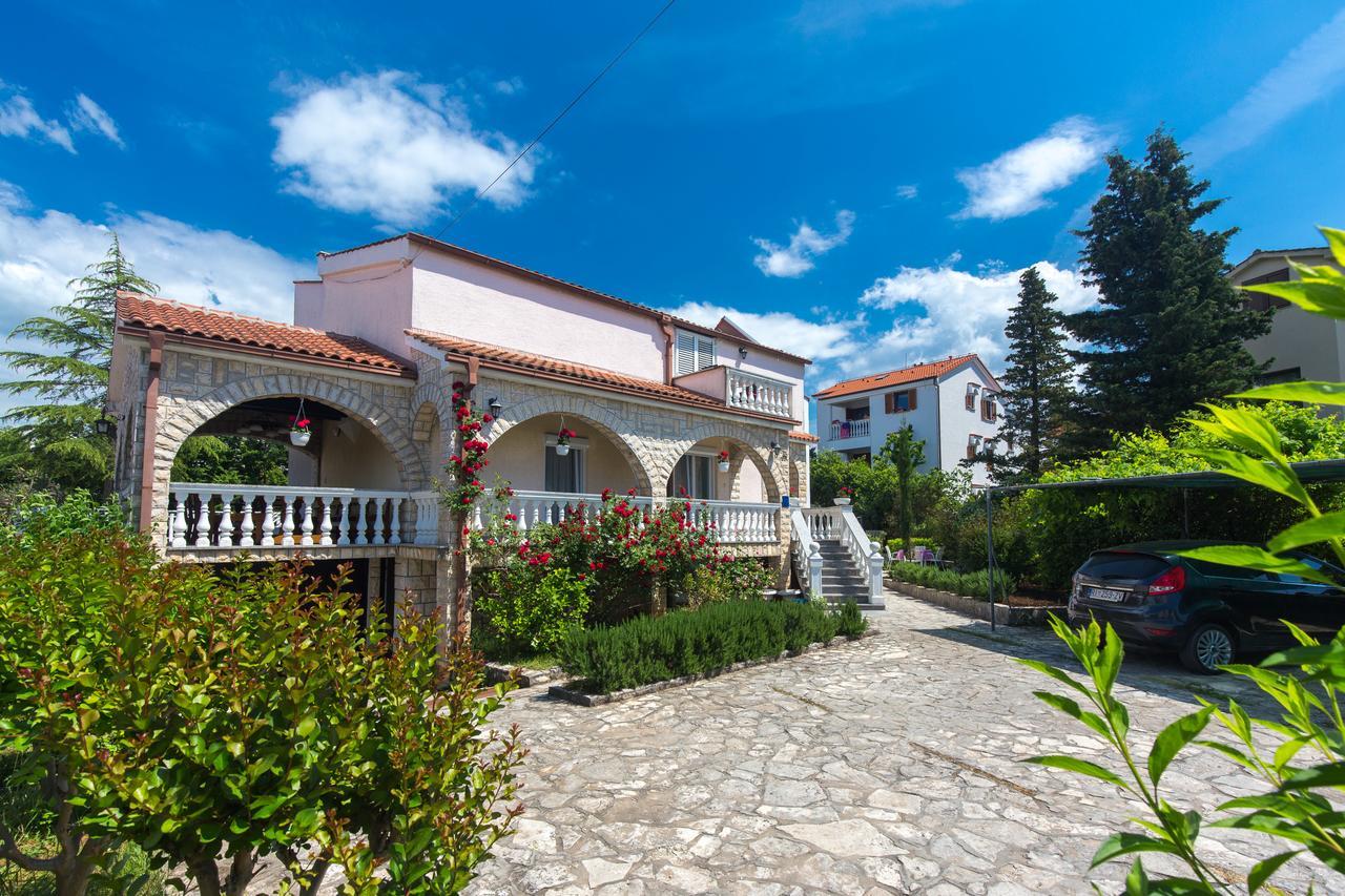Apartments Pavic Malinska Exterior foto