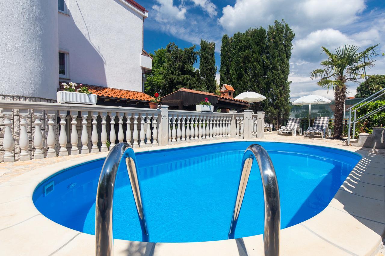 Apartments Pavic Malinska Exterior foto